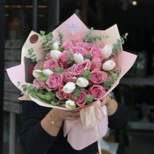 Veronas Pembe Gül- Beyaz Lale Buketi